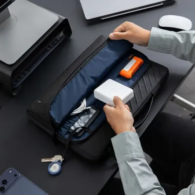 TÚI XÁCH CHỐNG SỐC TOMTOC (USA) VOYAGE-A24 LAPTOP/MACBOOK – A24