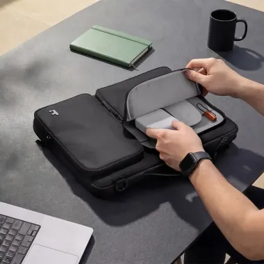 TÚI ĐEO TOMTOC (USA) UPGRADE VERSION DEFENDER BRIEFCASE FOR LAPTOP – A42