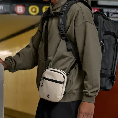 TÚI ĐEO CHÉO TOMTOC (USA) AVIATOR-T37 TRAVEL CROSSBODY – T37S1
